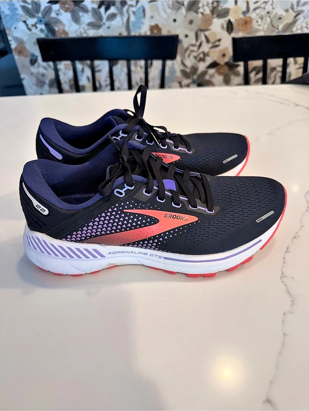 Brooks Adrenaline GTS 22 Women's Athletic Shoes Black & Purple